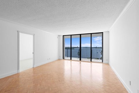 Condominio en alquiler en West Palm Beach, Florida, 3 dormitorios, 120.22 m2 № 2078438 - foto 3
