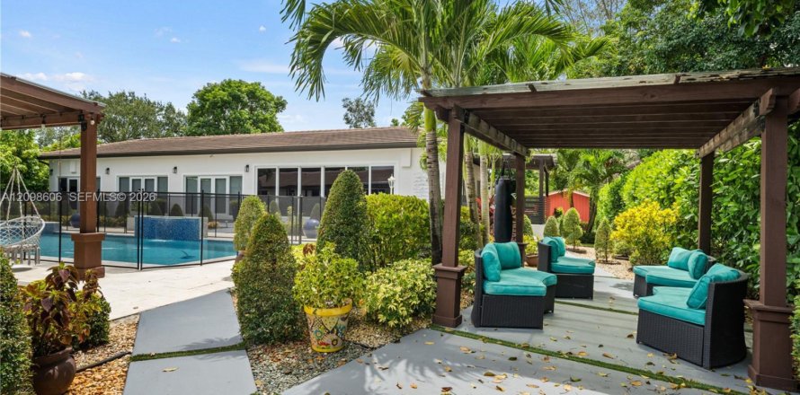 House in Southwest Ranches, Florida 6 bedrooms, 587.98 sq.m. № 2399967