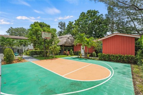 House in Southwest Ranches, Florida 6 bedrooms, 587.98 sq.m. № 2399967 - photo 7