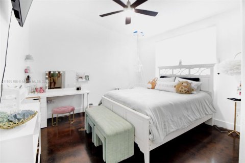 House in Miami, Florida 6 bedrooms, 472.32 sq.m. № 1951568 - photo 21