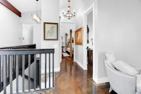 House in Miami, Florida 6 bedrooms, 472.32 sq.m. № 1951568 - photo 23