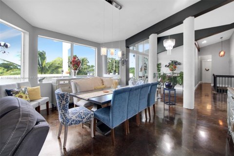 House in Miami, Florida 6 bedrooms, 472.32 sq.m. № 1951568 - photo 7