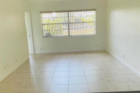 Condominio en venta en Lauderdale Lakes, Florida, 1 dormitorio, 63.55 m2 № 2154132 - foto 5