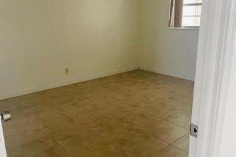 Condominio en venta en Lauderdale Lakes, Florida, 1 dormitorio, 63.55 m2 № 2154132 - foto 11
