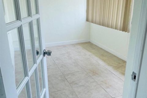 Condominio en venta en Lauderdale Lakes, Florida, 1 dormitorio, 63.55 m2 № 2154132 - foto 10