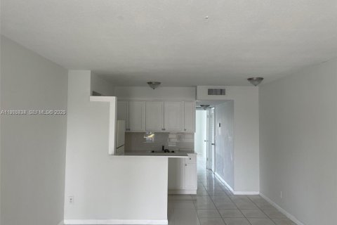 Apartment in North Bay Village, Florida 1 bedroom, 60.39 sq.m. № 2009708 - photo 3