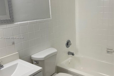 Apartment in North Bay Village, Florida 1 bedroom, 60.39 sq.m. № 2009708 - photo 5