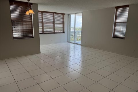 Copropriété à louer à Fort Lauderdale, Floride: 2 chambres, 123.37 m2 № 2376169 - photo 3