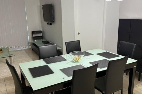 Copropriété à louer à Aventura, Floride: 3 chambres, 120.96 m2 № 2255446 - photo 12