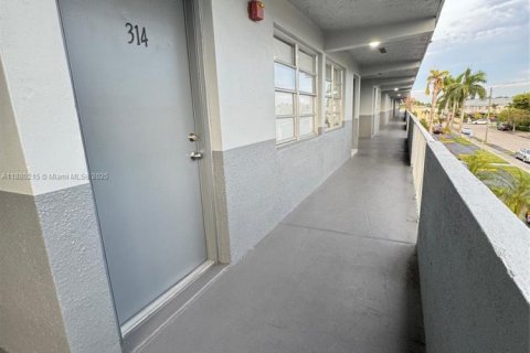 Купить кондоминиум в Суитуотер, Флорида 2 спальни, 72м2, № 1932132 - фото 3