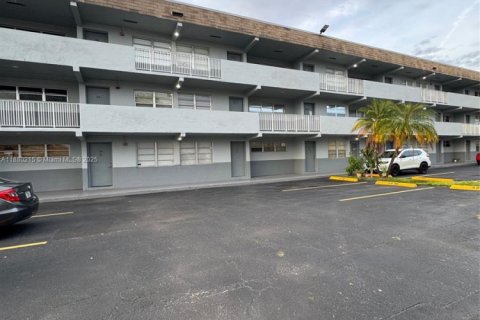 Купить кондоминиум в Суитуотер, Флорида 2 спальни, 72м2, № 1932132 - фото 2