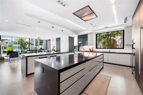 Villa ou maison à louer à Fort Lauderdale, Floride: 7 chambres, 717.48 m2 № 1867665 - photo 11