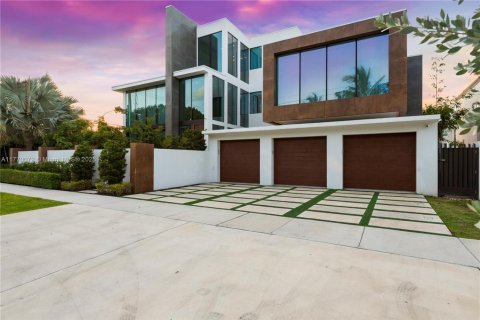 Villa ou maison à louer à Fort Lauderdale, Floride: 7 chambres, 717.48 m2 № 1867665 - photo 1