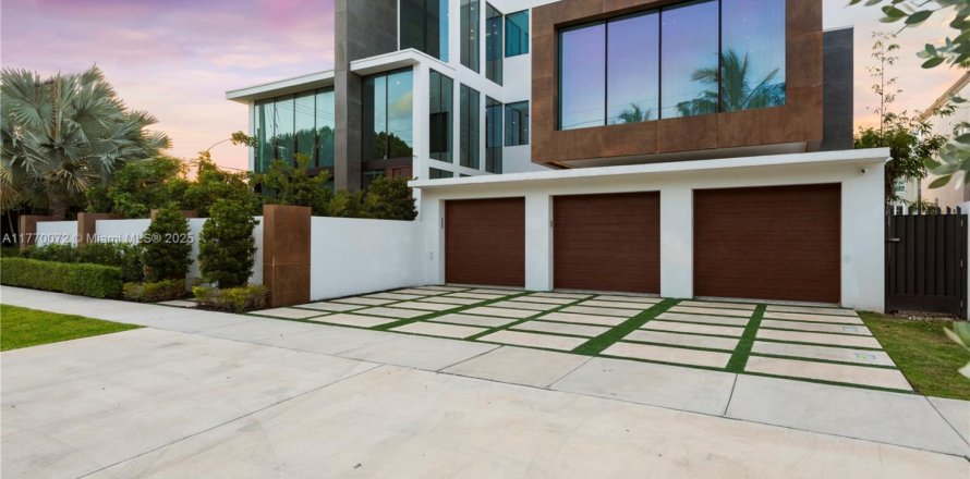 Villa ou maison à Fort Lauderdale, Floride 7 chambres, 717.48 m2 № 1867665