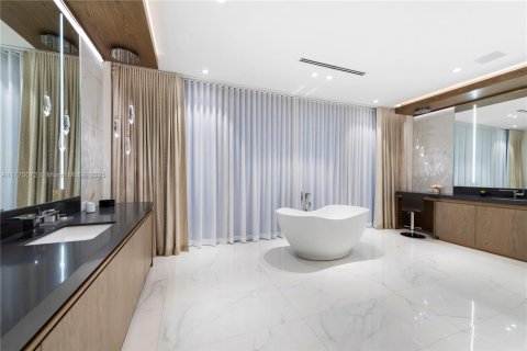 Villa ou maison à louer à Fort Lauderdale, Floride: 7 chambres, 717.48 m2 № 1867665 - photo 24