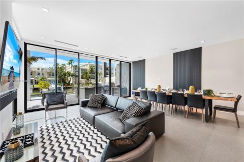 Villa ou maison à louer à Fort Lauderdale, Floride: 7 chambres, 717.48 m2 № 1867665 - photo 7