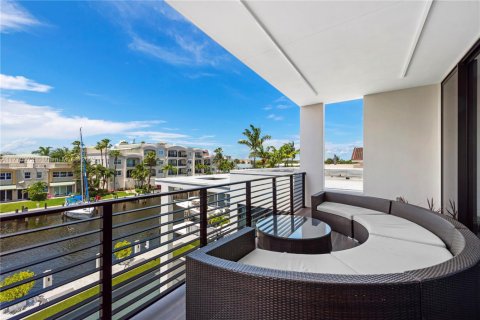 Villa ou maison à louer à Fort Lauderdale, Floride: 7 chambres, 717.48 m2 № 1867665 - photo 17