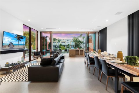 Villa ou maison à louer à Fort Lauderdale, Floride: 7 chambres, 717.48 m2 № 1867665 - photo 8