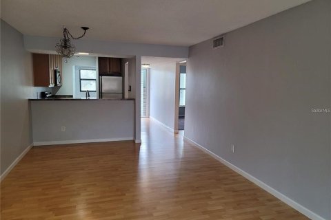 Condo in Orlando, Florida, 2 bedrooms  № 1913571 - photo 11