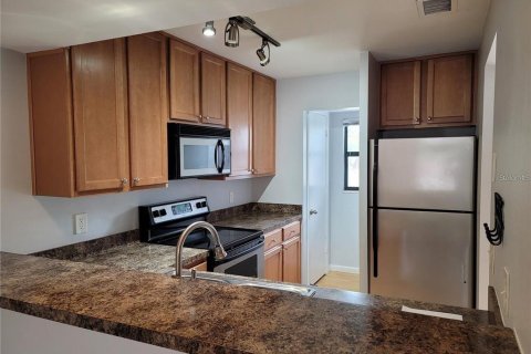 Condo in Orlando, Florida, 2 bedrooms  № 1913571 - photo 9