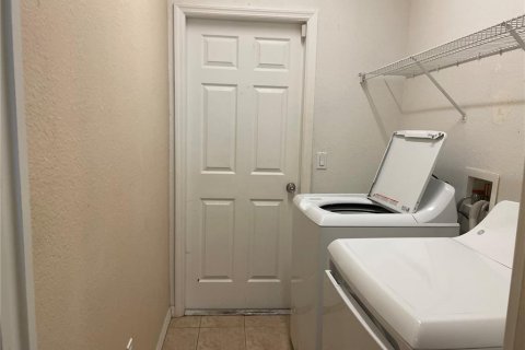 House in North Port, Florida 3 bedrooms, 141.58 sq.m. № 2275548 - photo 16