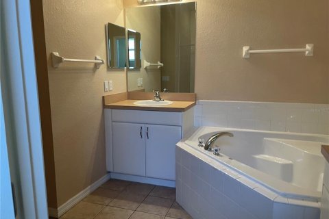 House in North Port, Florida 3 bedrooms, 141.58 sq.m. № 2275548 - photo 11