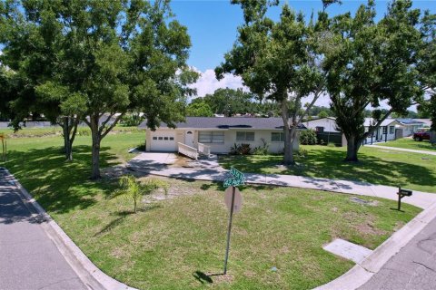 Casa en venta en Kenneth City, Florida, 3 dormitorios, 129.04 m2 № 1906396 - foto 1