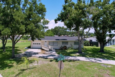 House in Kenneth City, Florida 3 bedrooms, 129.04 sq.m. № 1906396 - photo 7