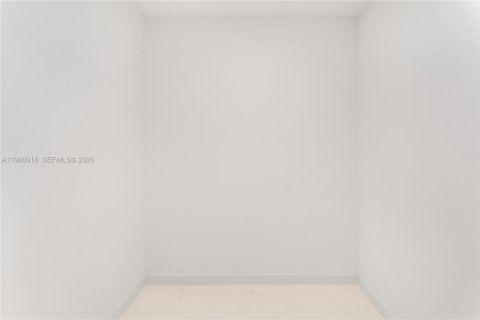 Condo in Miami, Florida, 2 bedrooms  № 2026156 - photo 18