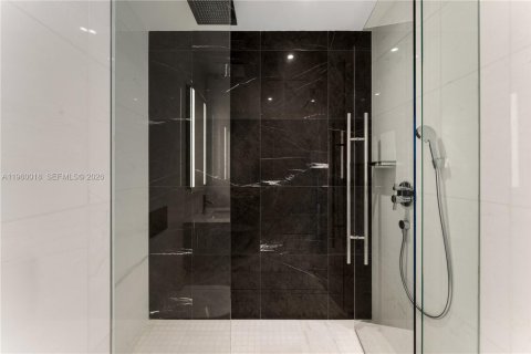 Condo in Miami, Florida, 2 bedrooms  № 2026156 - photo 13