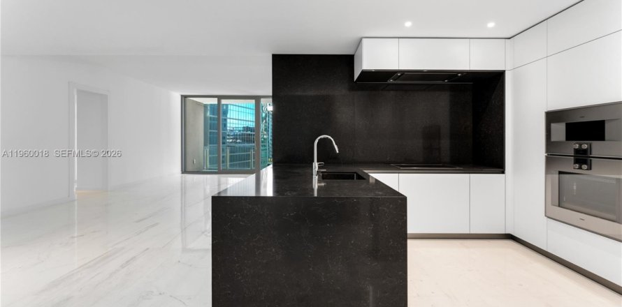 Condo in Miami, Florida, 2 bedrooms  № 2026156