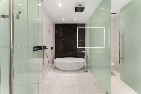 Condo in Miami, Florida, 2 bedrooms  № 2026156 - photo 20