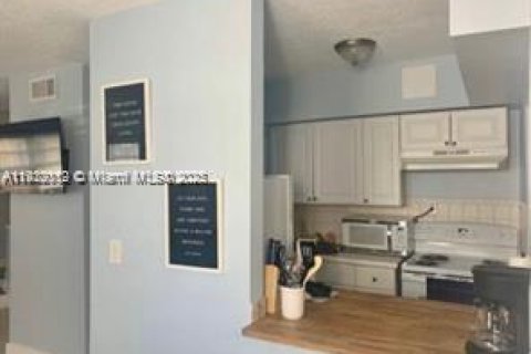 Appartement à louer à Miami, Floride: 3 chambres, 282.05 m2 № 1975955 - photo 3