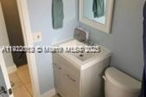 Appartement à louer à Miami, Floride: 3 chambres, 282.05 m2 № 1975955 - photo 17