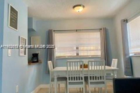 Appartement à louer à Miami, Floride: 3 chambres, 282.05 m2 № 1975955 - photo 2