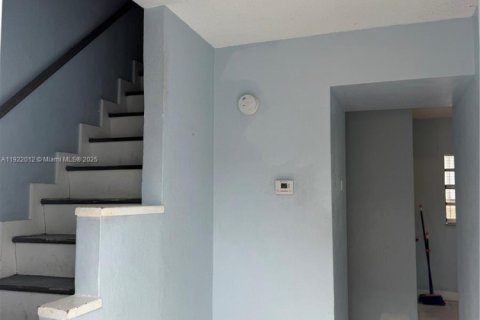 Appartement à louer à Miami, Floride: 3 chambres, 282.05 m2 № 1975955 - photo 7