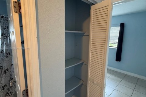 Appartement à louer à Miami, Floride: 3 chambres, 282.05 m2 № 1975955 - photo 16