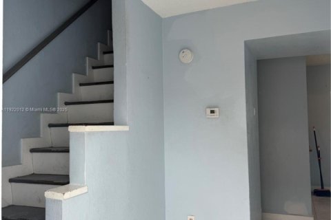 Appartement à louer à Miami, Floride: 3 chambres, 282.05 m2 № 1975955 - photo 1