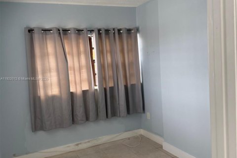 Appartement à louer à Miami, Floride: 3 chambres, 282.05 m2 № 1975955 - photo 4