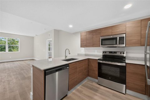 Condo in Orlando, Florida, 2 bedrooms № 2284545 - photo 6
