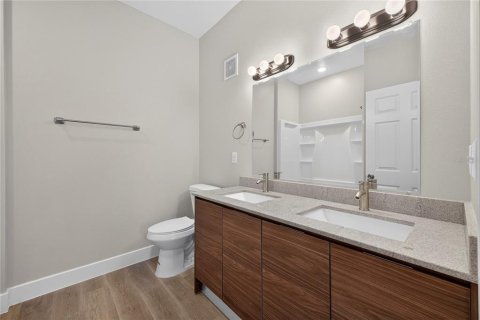 Condo in Orlando, Florida, 2 bedrooms № 2284545 - photo 13