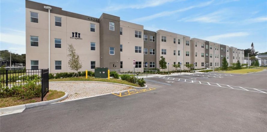 Condo in Orlando, Florida, 2 bedrooms № 2284545