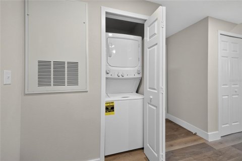 Condo in Orlando, Florida, 2 bedrooms № 2284545 - photo 14