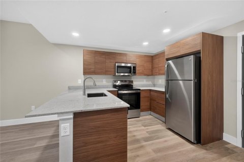 Condo in Orlando, Florida, 2 bedrooms № 2284545 - photo 4