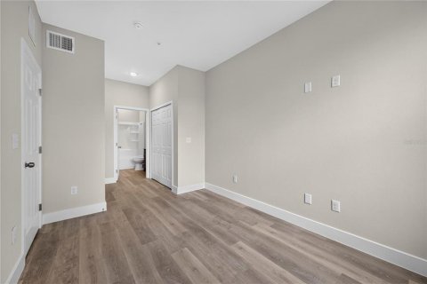 Condo in Orlando, Florida, 2 bedrooms № 2284545 - photo 8