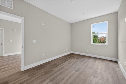 Condo in Orlando, Florida, 2 bedrooms № 2284545 - photo 11