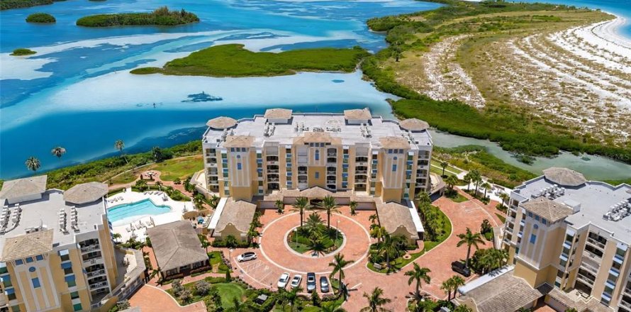 Condominio en Tierra Verde, Florida, 3 dormitorios № 2198609