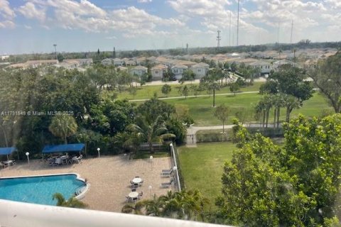 Condo in Hollywood, Florida, 2 bedrooms  № 1959173 - photo 20