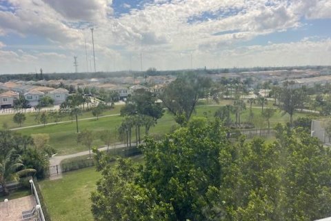 Condo in Hollywood, Florida, 2 bedrooms  № 1959173 - photo 18