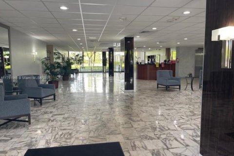 Condo in Hollywood, Florida, 2 bedrooms  № 1959173 - photo 5